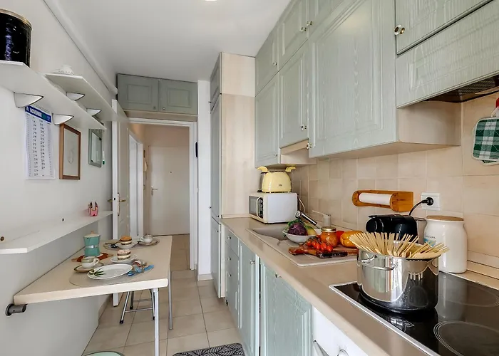 Admiral Plaza Sea View - Happy