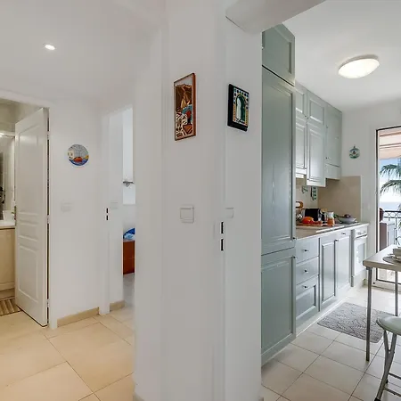 Admiral Plaza Sea View - Happy