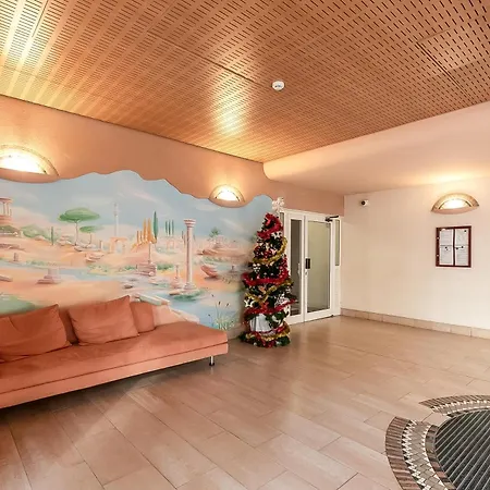 Admiral Plaza Sea View - Happy