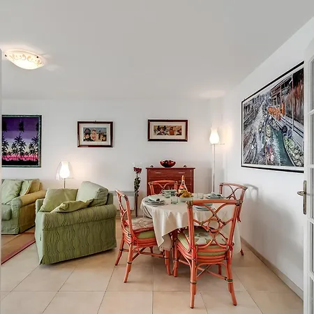 Admiral Plaza Sea View - Happy Apartment *