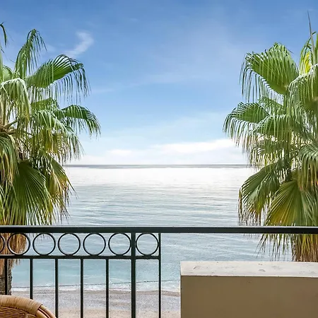 Admiral Plaza Sea View - Happy Апартаменти Мантон