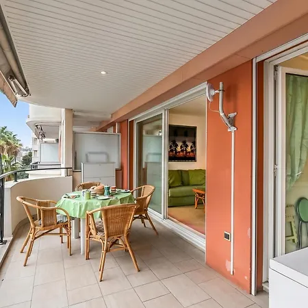 Admiral Plaza Sea View - Happy Apartment