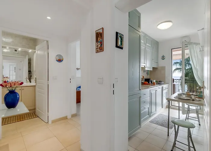 Admiral Plaza Sea View - Happy