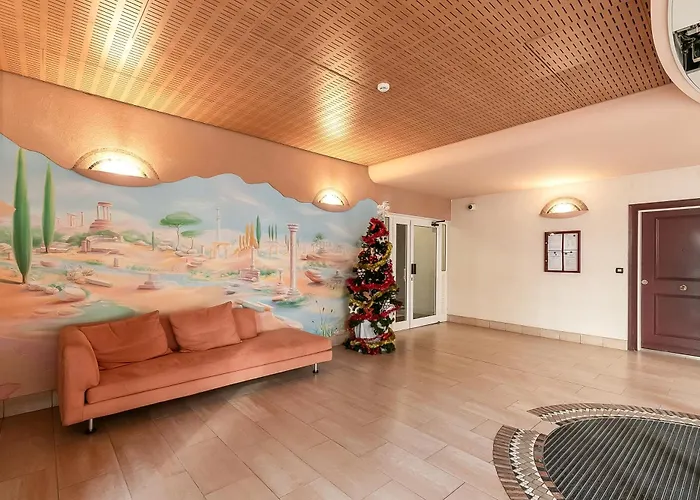 Admiral Plaza Sea View - Happy