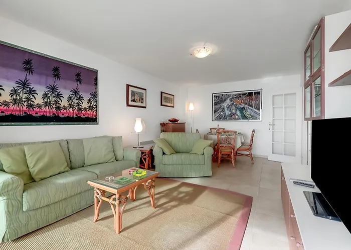 Admiral Plaza Sea View - Happy *