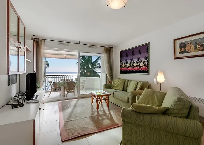 Admiral Plaza Sea View - Happy *